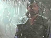 Look behind me?  Yeah,
right, like I'm gonna fall for that!