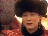 Lao Ma was unaware a beaver was hiding on her head